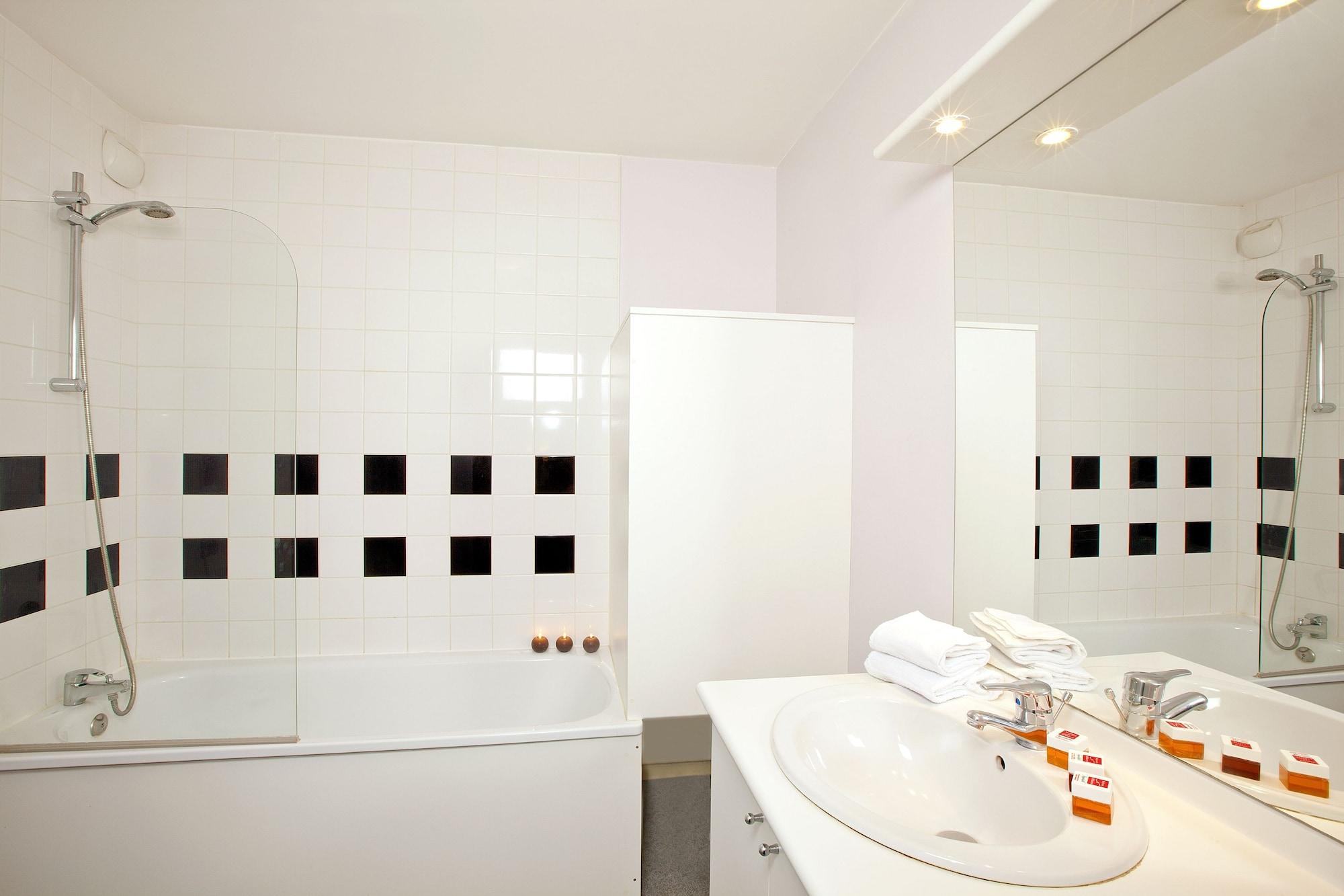 Sejours & Affaires Lille Europe Aparthotel Exterior photo